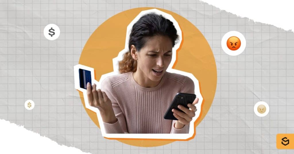 Une femme semble frustrée alors qu'elle tient une carte de crédit et un téléphone.