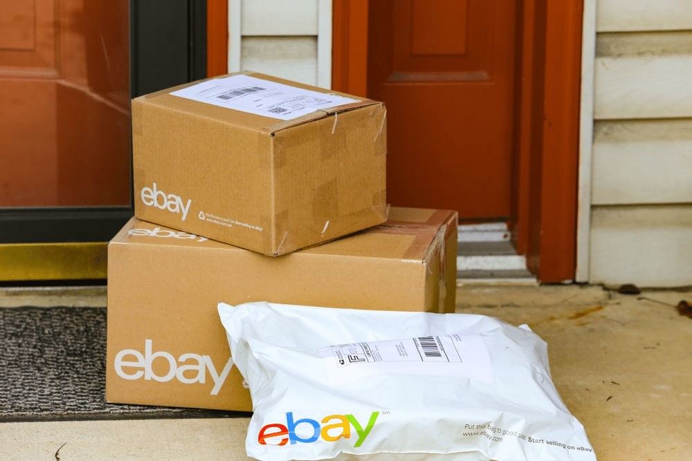 Does eBay.com ship parcels to Canada?