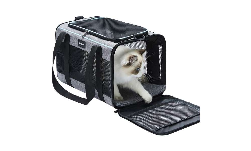 Horizontal carrier for pets to rest.